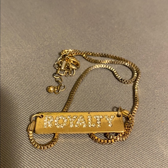 Gold 'Royalty' Necklace - Picture 5 of 5